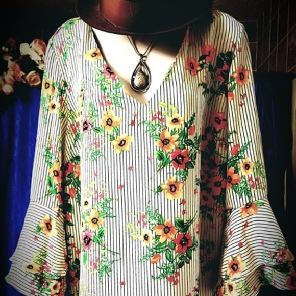 Allison Brittney Tops - Spring🌷Blouse ~ Allison Britney 🆕️